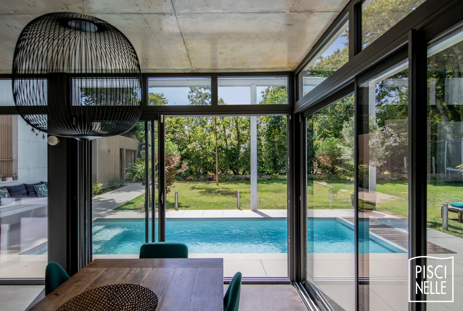 Piscine de luxe dans le Beaujolais par VHC France